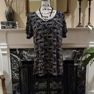 LuLaRoe Black and White Swirl Pattern Tunic